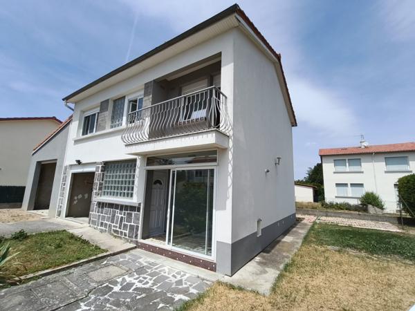 Maison de 78 m² habitables sur la commune d’aulnat avec deux garages et jardins.