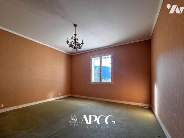 VILLA VUE SPLENDIDE AVEC PISCINE GARAGE CAVE ET TERRAIN NYONS 