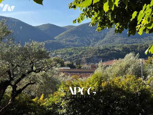 VILLA VUE SPLENDIDE AVEC PISCINE GARAGE CAVE ET TERRAIN NYONS 