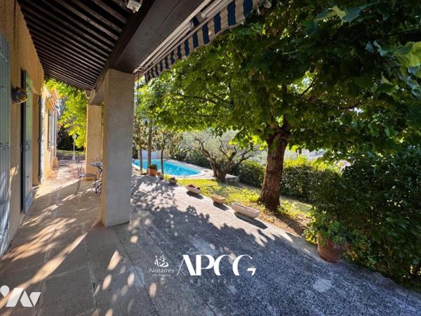 VILLA VUE SPLENDIDE AVEC PISCINE GARAGE CAVE ET TERRAIN NYONS 