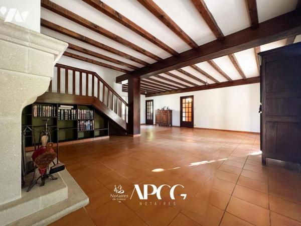 VILLA VUE SPLENDIDE AVEC PISCINE GARAGE CAVE ET TERRAIN NYONS 