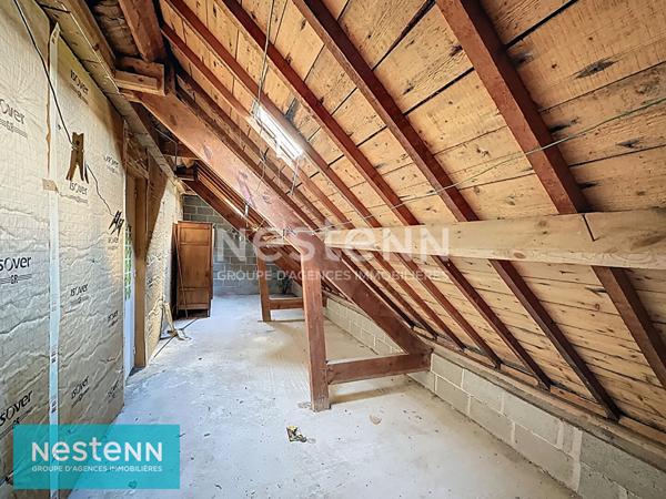 Maison plein centre bourg de Plaintel, 3 chambres, beaux volumes sur sous-sol total !