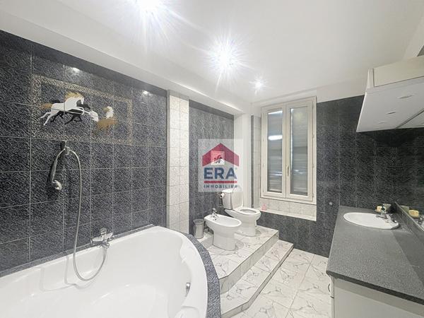 A VENDRE MARSEILLE 13004 CHARTREUX MONTOLIVET IMMEUBLE APPARTEMENT T3 LOCAL COMMERCIALE 