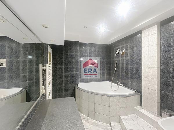 A VENDRE MARSEILLE 13004 CHARTREUX MONTOLIVET IMMEUBLE APPARTEMENT T3 LOCAL COMMERCIALE 