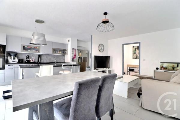 Appartement T4 à vendre  4 pièces - 83,95 m 2   FREJUS  - 83
