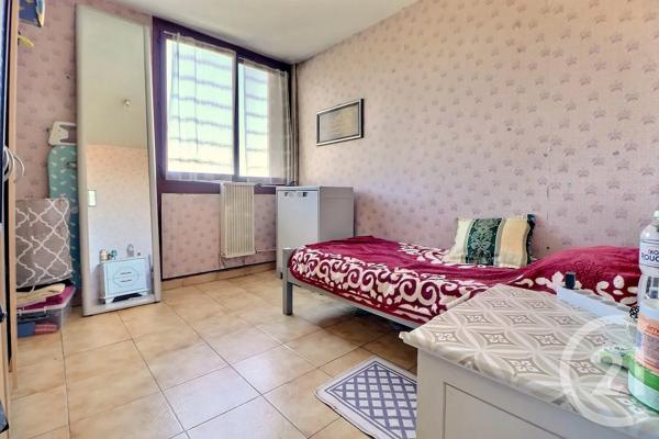 Appartement T4 à vendre  4 pièces - 83,95 m 2   FREJUS  - 83
