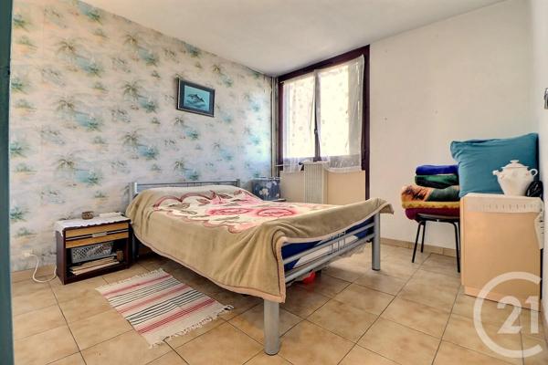 Appartement T4 à vendre  4 pièces - 83,95 m 2   FREJUS  - 83