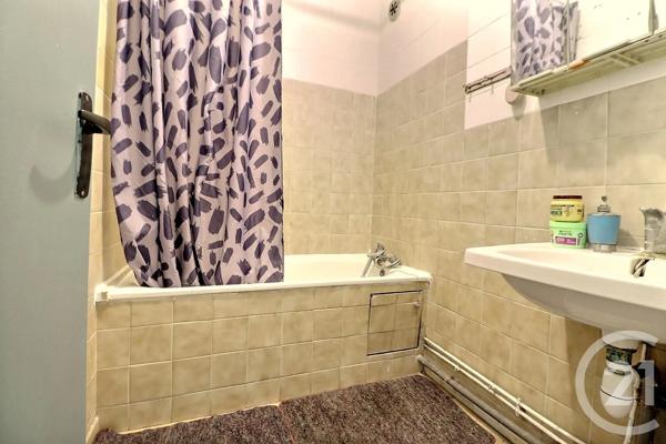 Appartement T4 à vendre  4 pièces - 83,95 m 2   FREJUS  - 83