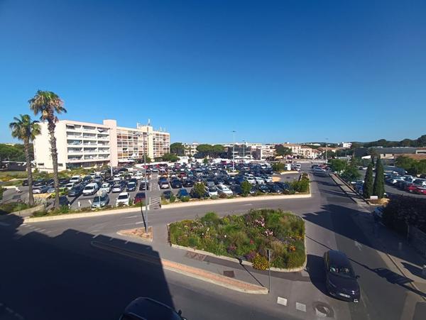 Balaruc Les Bains - Appartement T2 bis de 47M² avec balcons, cave et garage fermé....