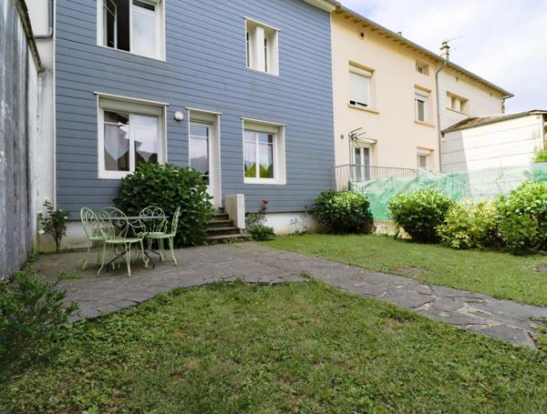 Grande maison de village 5 chambres avec jardin – Centre de Lacaune