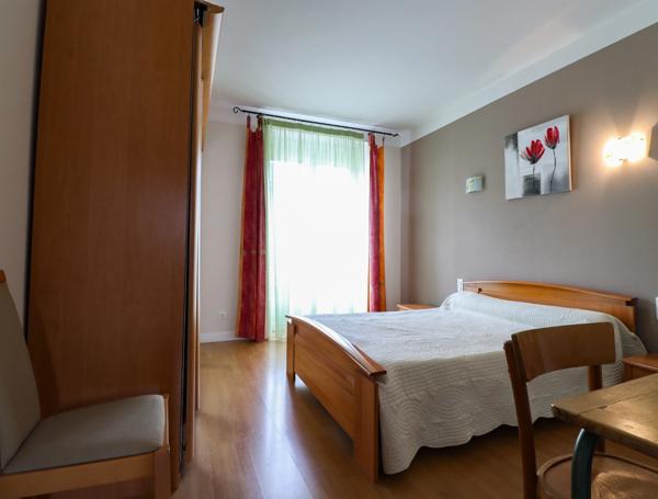 Grande maison de village 5 chambres avec jardin – Centre de Lacaune