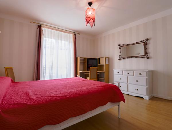 Grande maison de village 5 chambres avec jardin – Centre de Lacaune