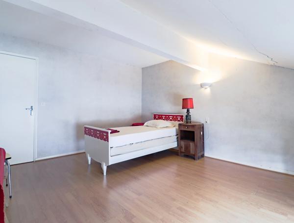 Grande maison de village 5 chambres avec jardin – Centre de Lacaune