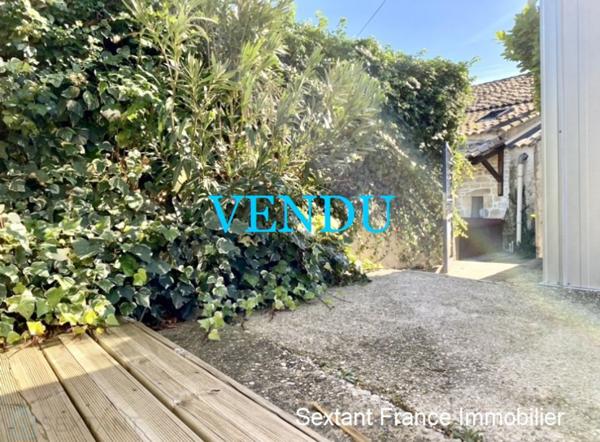 Petite maison en pierre / meublée