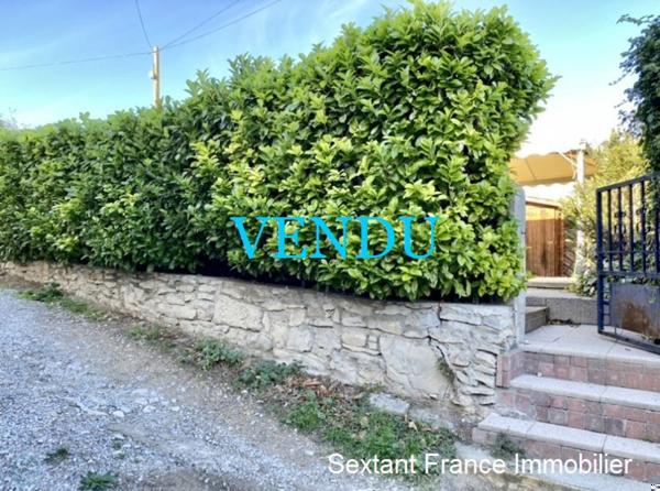 Petite maison en pierre / meublée