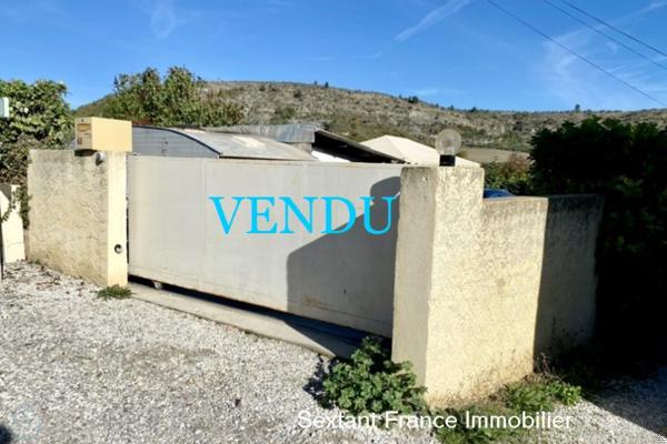 Petite maison en pierre / meublée