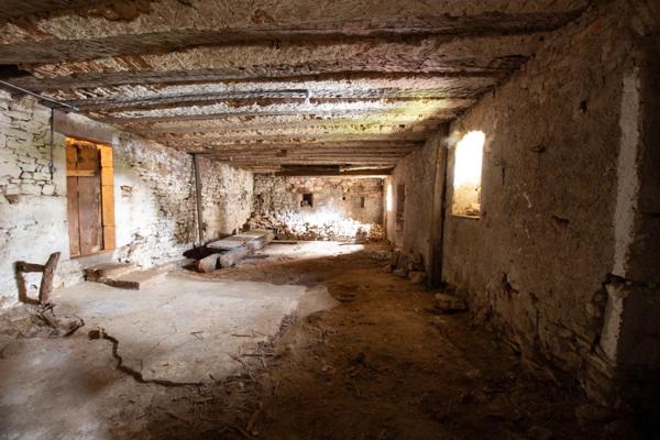 Imposante Maison en Pierre du XVIIe Siècle à 10 minutes du cnetre ville de Dole