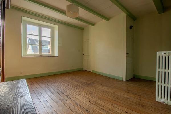 Imposante Maison en Pierre du XVIIe Siècle à 10 minutes du cnetre ville de Dole