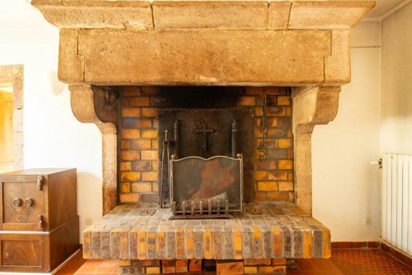 Imposante Maison en Pierre du XVIIe Siècle à 10 minutes du cnetre ville de Dole