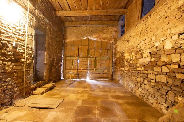 Imposante Maison en Pierre du XVIIe Siècle à 10 minutes du cnetre ville de Dole