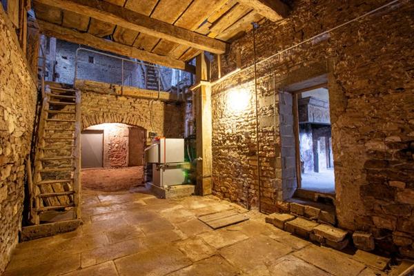 Imposante Maison en Pierre du XVIIe Siècle à 10 minutes du cnetre ville de Dole