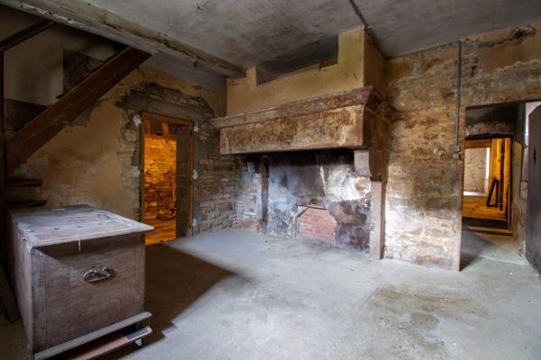 Imposante Maison en Pierre du XVIIe Siècle à 10 minutes du cnetre ville de Dole