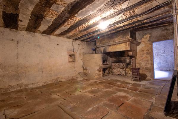 Imposante Maison en Pierre du XVIIe Siècle à 10 minutes du cnetre ville de Dole