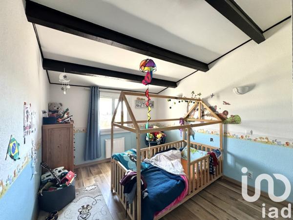 Maison 5 pièces de 115 m² à Saint-Gilles (30800)