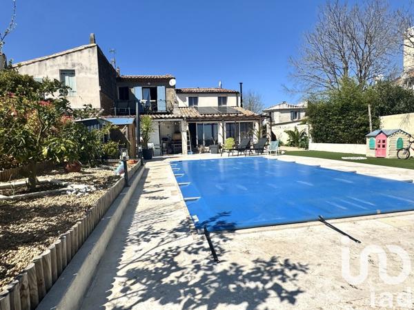 Maison 5 pièces de 115 m² à Saint-Gilles (30800)