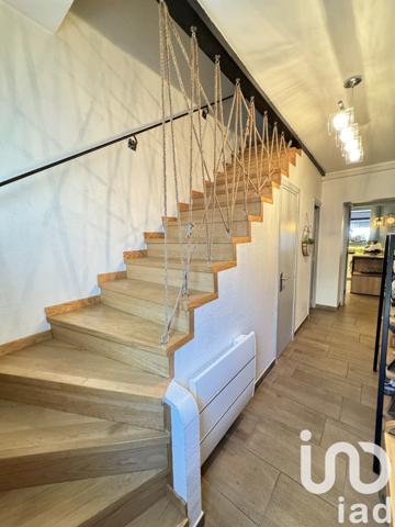 Maison 5 pièces de 115 m² à Saint-Gilles (30800)