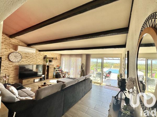 Maison 5 pièces de 115 m² à Saint-Gilles (30800)