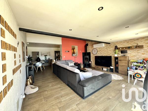 Maison 5 pièces de 115 m² à Saint-Gilles (30800)
