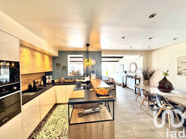 Maison 5 pièces de 115 m² à Saint-Gilles (30800)