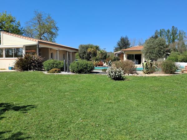 Agen, maison avec jardin, piscine et garage