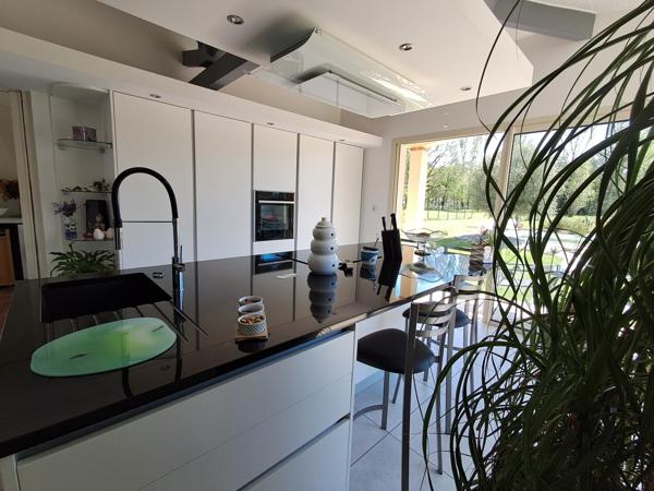 Agen, maison avec jardin, piscine et garage