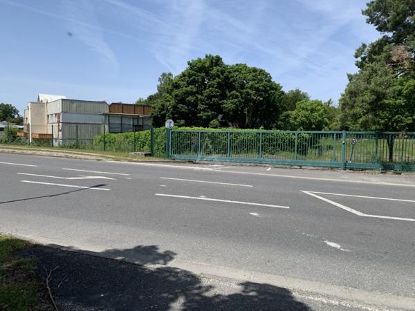 Local d'activité avec bureaux et stockage - 1703 m²