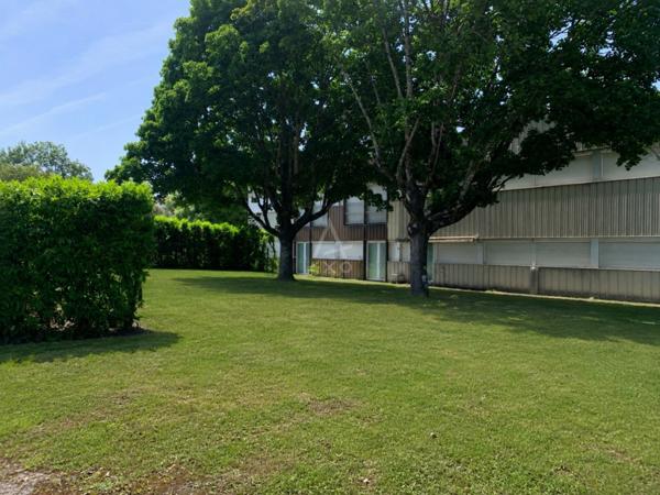 Local d'activité avec bureaux et stockage - 1703 m²