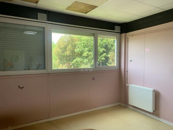 Local d'activité avec bureaux et stockage - 1703 m²