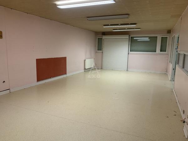 Local d'activité avec bureaux et stockage - 1703 m²