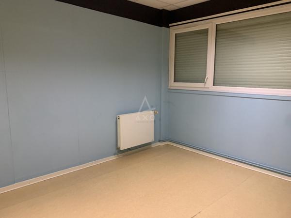 Local d'activité avec bureaux et stockage - 1703 m²