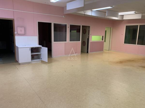Local d'activité avec bureaux et stockage - 1703 m²