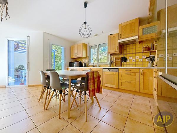 Maison à vendre Sainte Pazanne - 6 pièces, 141m² avec 5 chambre(s) à 395 200€ - AJP Immobilier Sainte-Pazanne