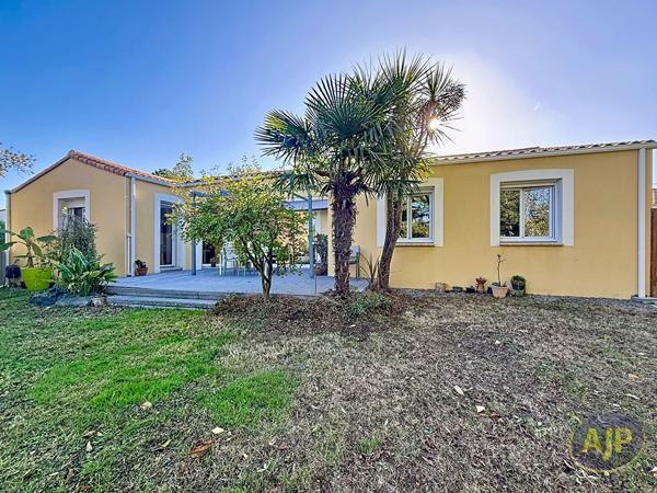 Maison à vendre Sainte Pazanne - 6 pièces, 141m² avec 5 chambre(s) à 395 200€ - AJP Immobilier Sainte-Pazanne
