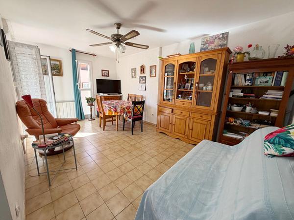 Hyères les Palmiers, secteur gare T2 avec stationnement