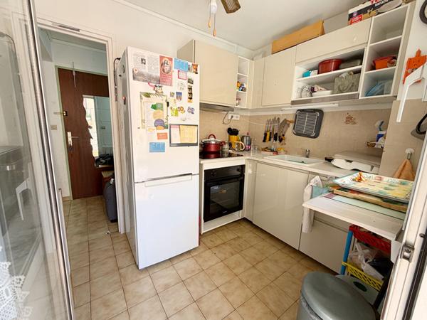 Hyères les Palmiers, secteur gare T2 avec stationnement