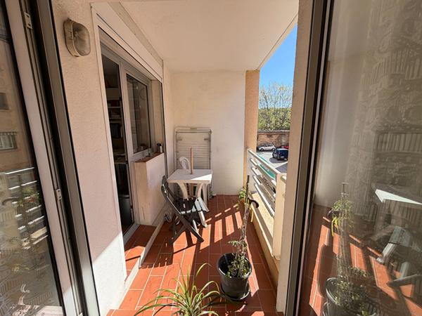 Hyères les Palmiers, secteur gare T2 avec stationnement