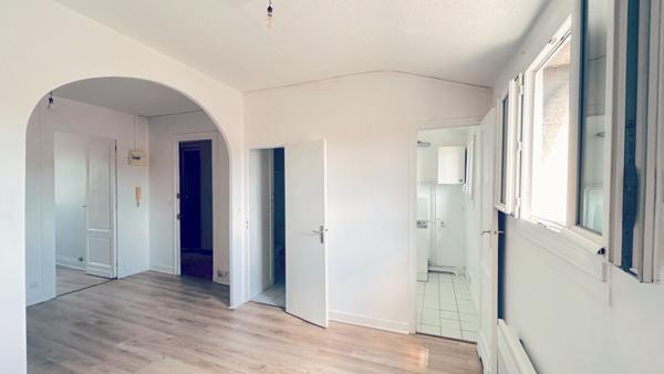 A LOUER APPARTEMENT DE TYPE 2 - BORDEAUX QUARTIER CHARTRON - PLACE PICARD , Bordeaux