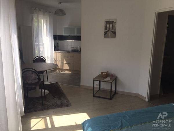 Appartement Rueil Malmaison 1 pièce(s) 30 m2 Loyer 880 €/mois charges comprises **  - Référence  20051