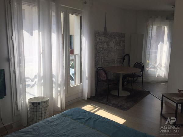 Appartement Rueil Malmaison 1 pièce(s) 30 m2 Loyer 880 €/mois charges comprises **  - Référence  20051