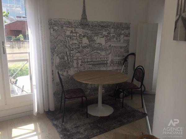 Appartement Rueil Malmaison 1 pièce(s) 30 m2 Loyer 880 €/mois charges comprises **  - Référence  20051